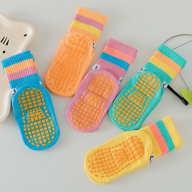 비 슬립 양말 제조업체 도매 중간 튜브 트램폴린 양말, 고 최고 초기 교육 어린이 놀이터 양말 비 슬립 양말 제조업체 도매 중간 튜브 트램폴린 양말, 고 최고 초기 교육 어린이 놀이터 양말