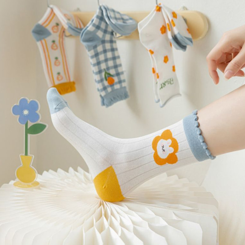 어린이를위한 중간 튜브 양말, 일본 만화 양말 트렌드, 한국 버전, 4 시즌 얇은 여자 양말 어린이를위한 중간 튜브 양말, 일본 만화 양말 트렌드, 한국 버전, 4 시즌 얇은 여자 양말